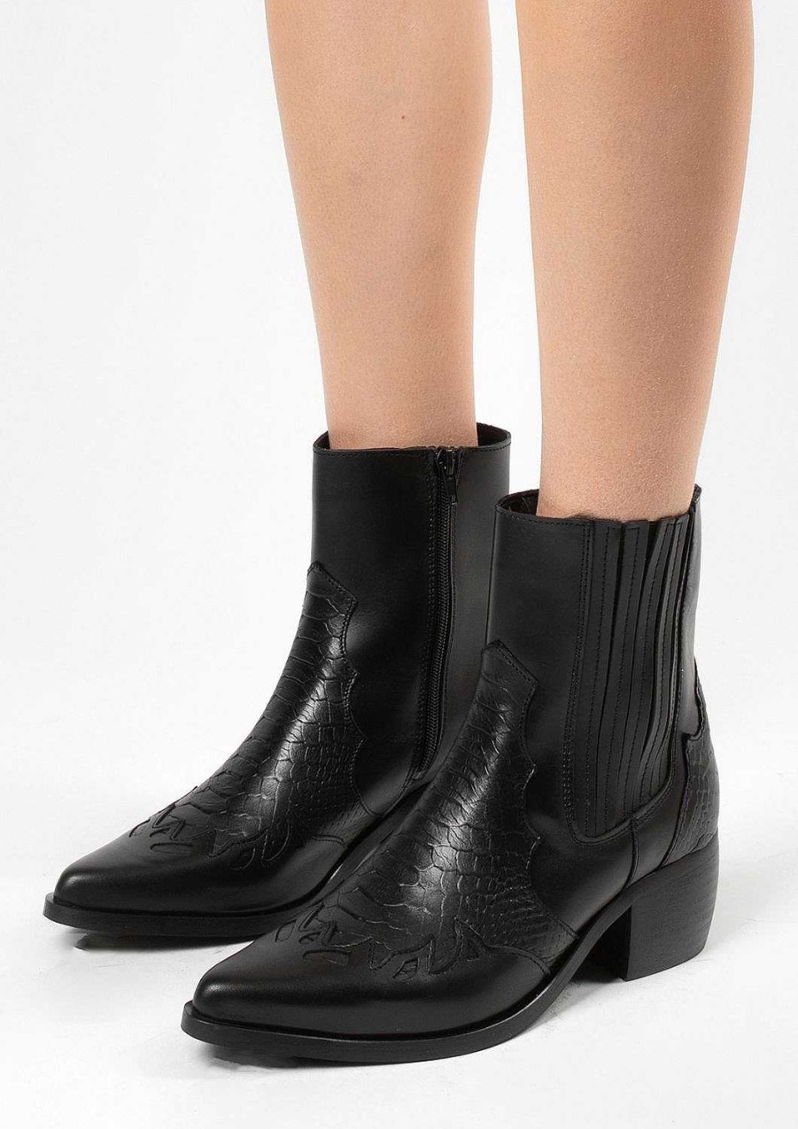 Sacha Leather Cowboy Boots With Details - Black